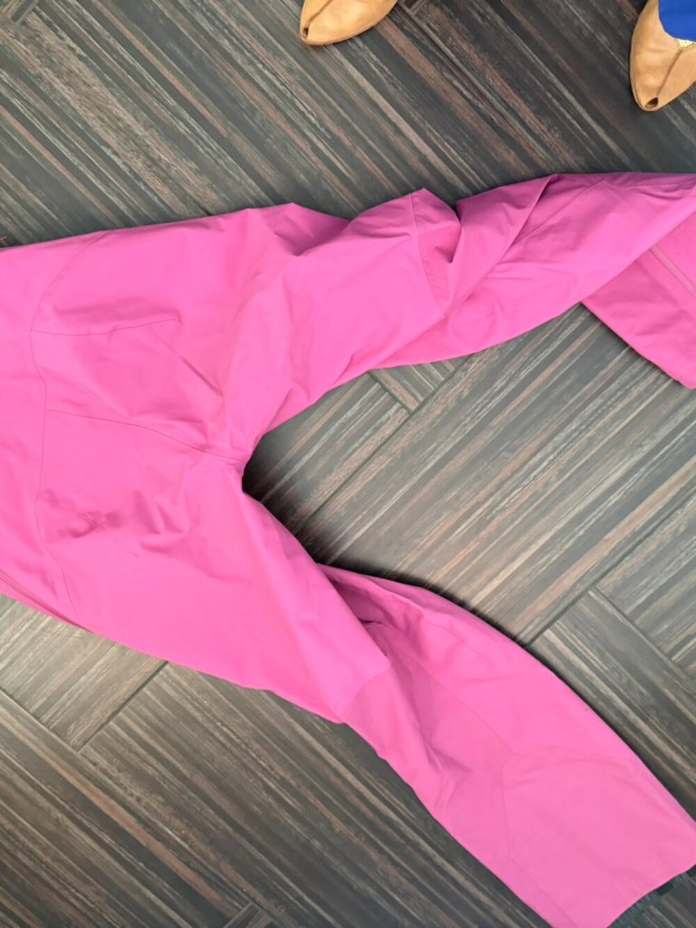 Patagonia Women’s GORE‑TEX Pro Snow Bibs – Bright Pink - Picture 4 of 5